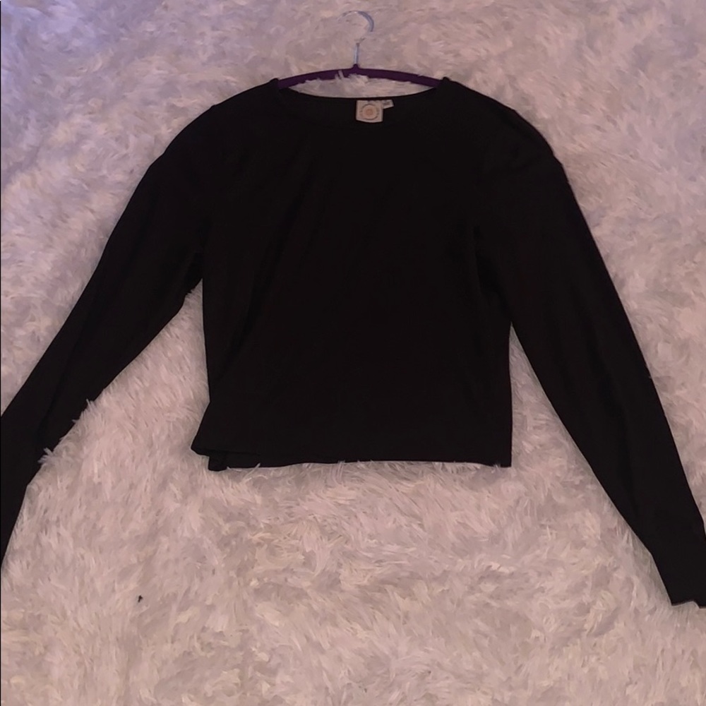 black long sleeve crop top